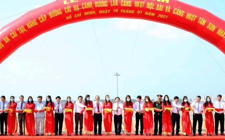 Phó Thủ tướng dự khánh thành cải tạo đường băng hai sân bay lớn nhất nước